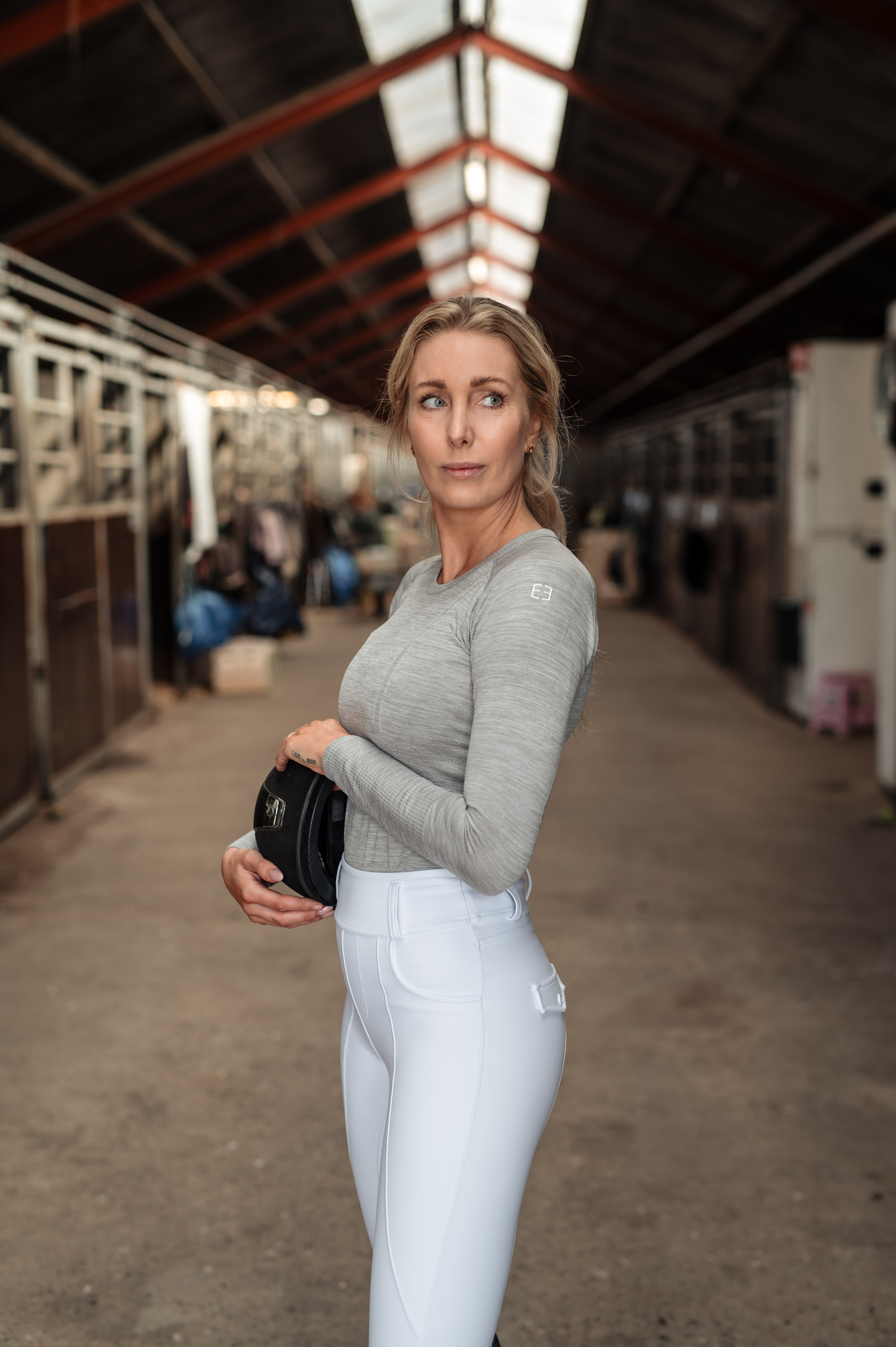 ‘Plain line’ activity shirt | lys grå