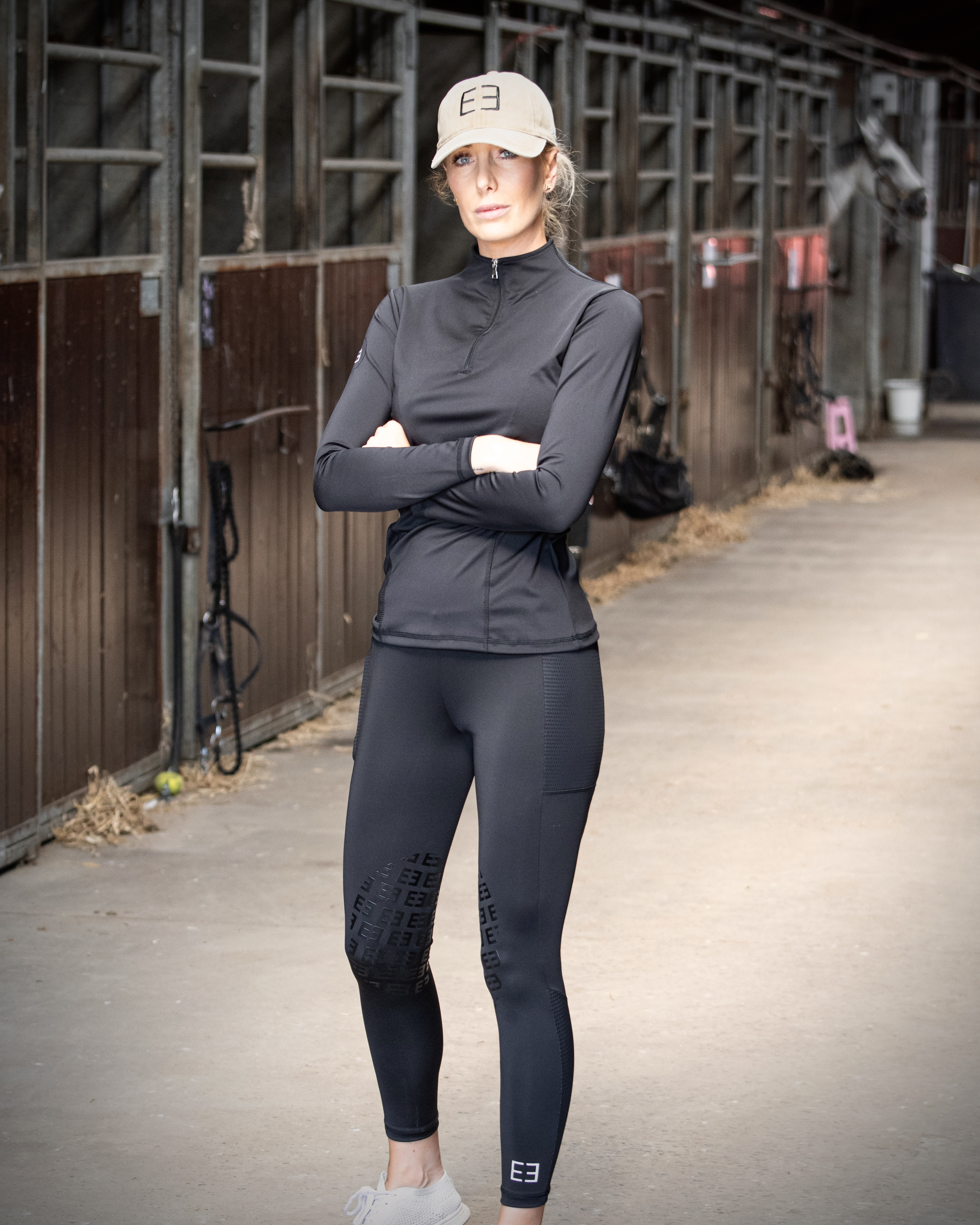 |UDSOLGT| 'Classic line' trøje m. mesh | Sort